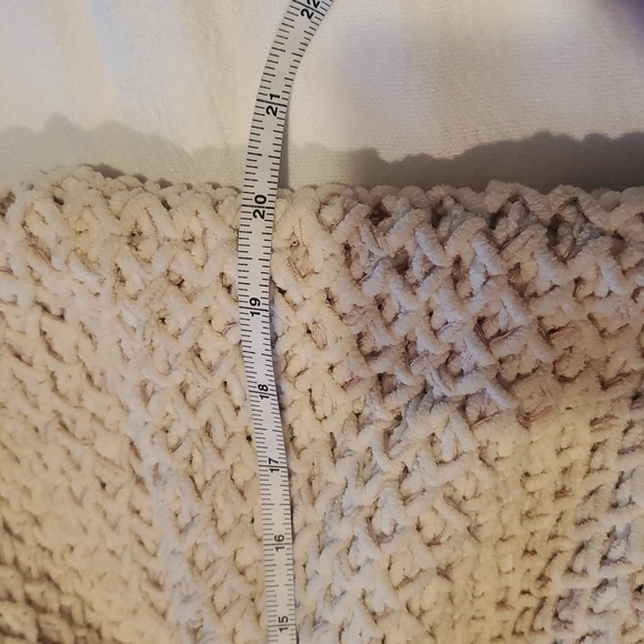 Simply Noelle Elegant Winter White w Tan Thread Detail Knit Shawl Scarf - Picture 6 of 9